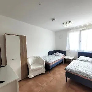 pension-chen-mit-wohnzimmer-schlafzimmer-und-balkon.com-bavaria.com/